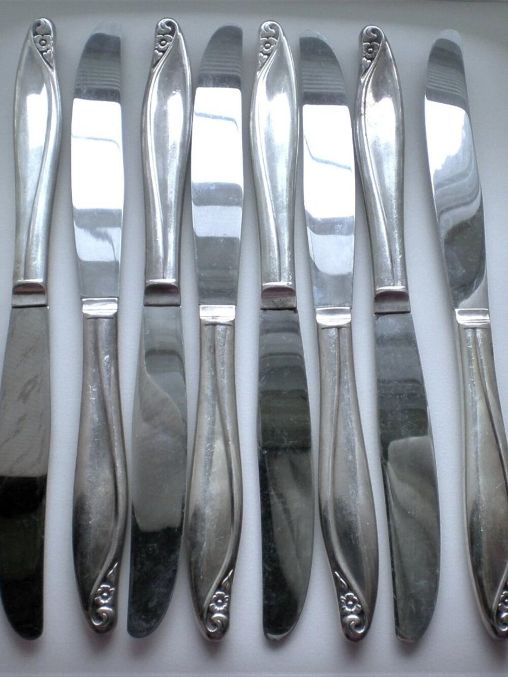 Vintage 1963 Wm. A. Rogers Oneida Ltd Silverware Flowertime 8 Knife Knives Set